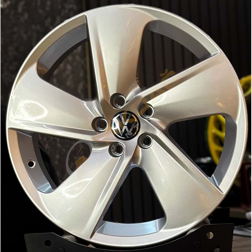 17X7 JANT MODEL 580 5X100 ET40 67,1 SİLVER DEKOR